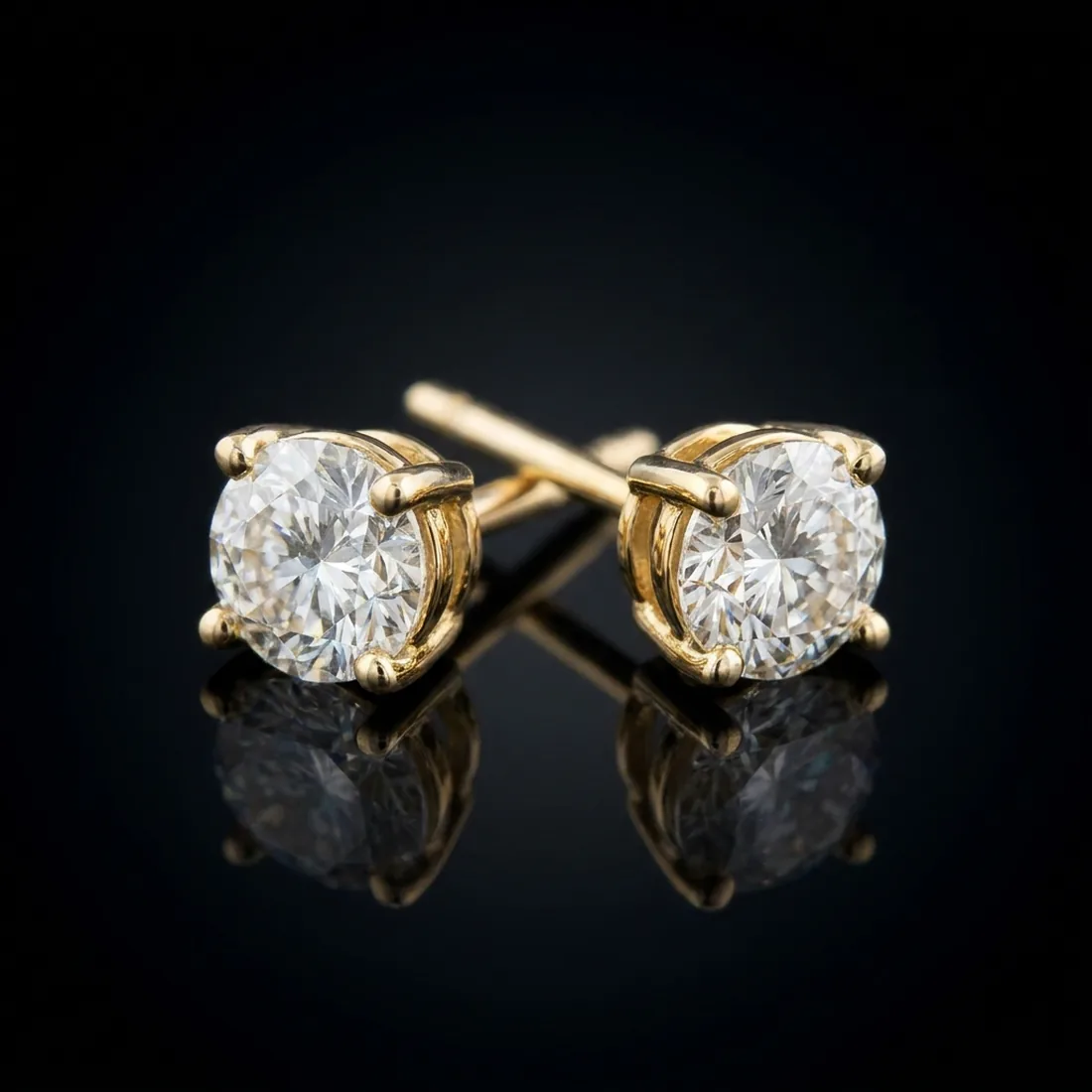 LUMEN — Ohrstecker aus Gelbgold mit Brillanten